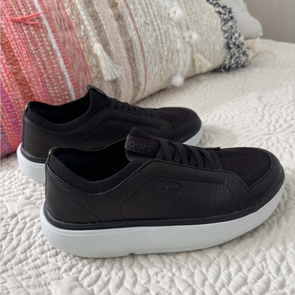 OOFOS Women’s Black Low-Top Comfort Sneakers
